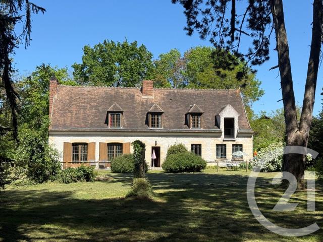 Maison 8 pièces 240 m²