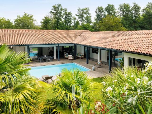 Maison 8 pièces 240 m²