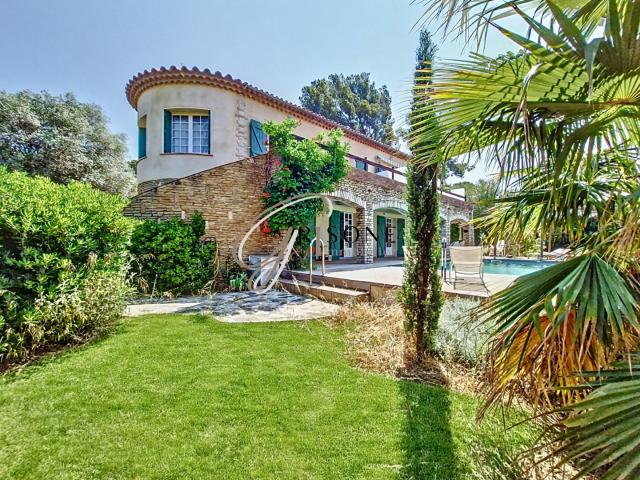 Maison 8 pièces 240 m²