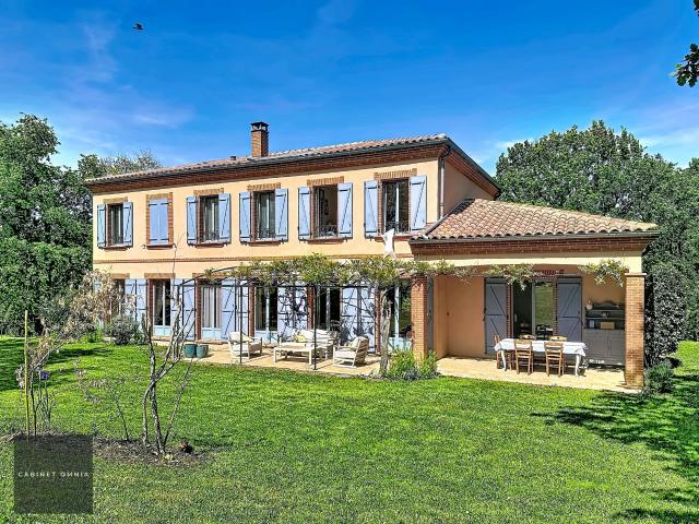 Maison 8 pièces 240 m²