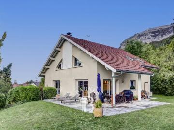Maison 8 pièces 240 m²