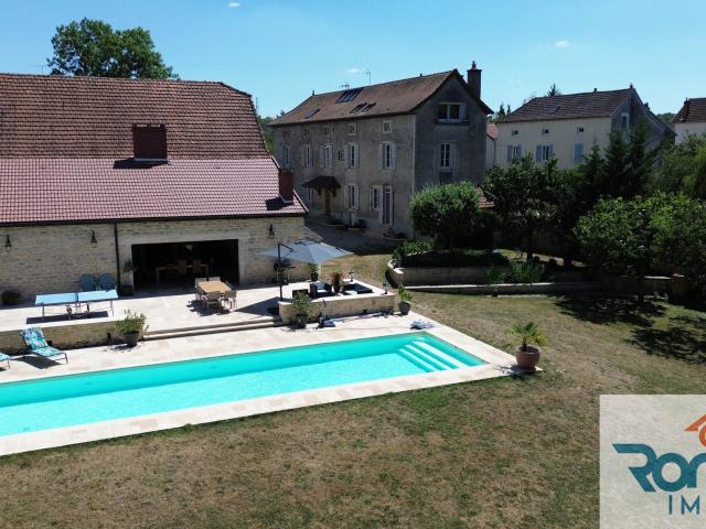 Maison 8 pièces 240 m²
