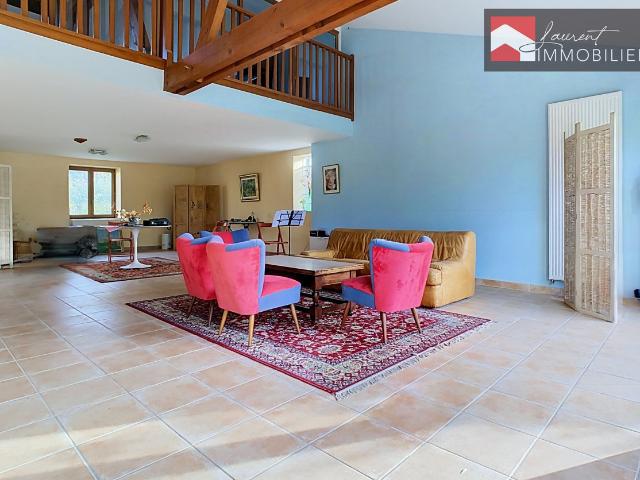 Maison 8 pièces 241 m²