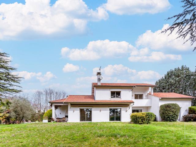 Maison 8 pièces 241 m²