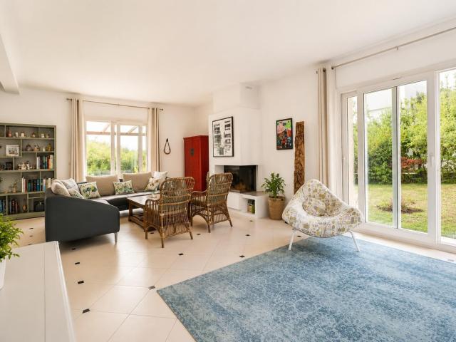 Maison 8 pièces 241 m²