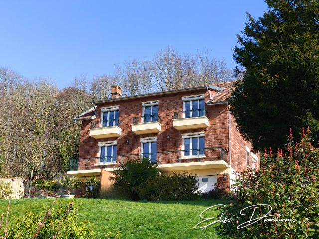 Maison 8 pièces 241 m²