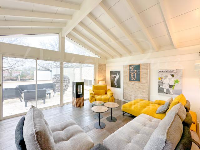 Maison 8 pièces 241 m²