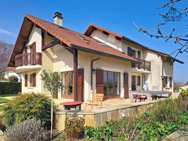Maison 8 pièces 241 m²