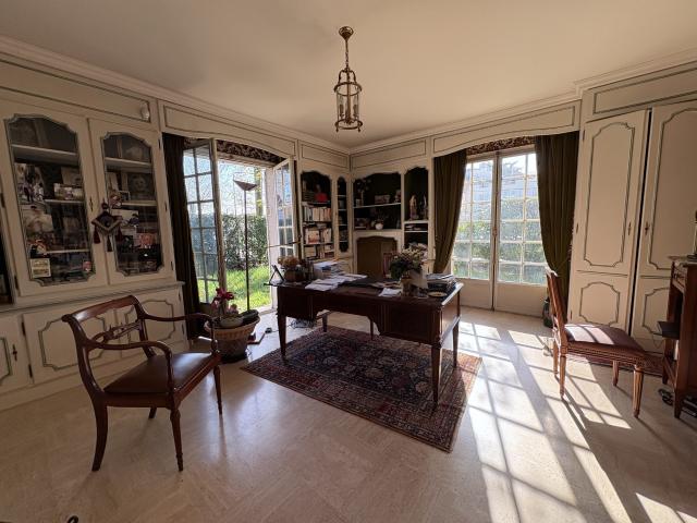 Maison 8 pièces 241 m²