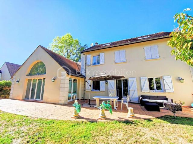 Maison 8 pièces 241 m²