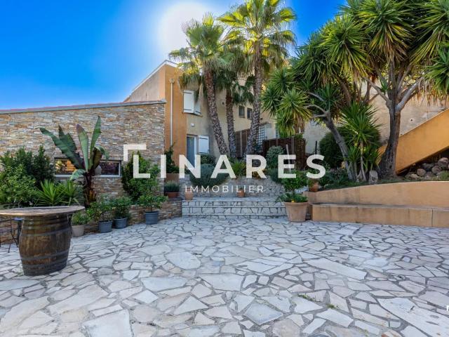 Maison 8 pièces 242 m²