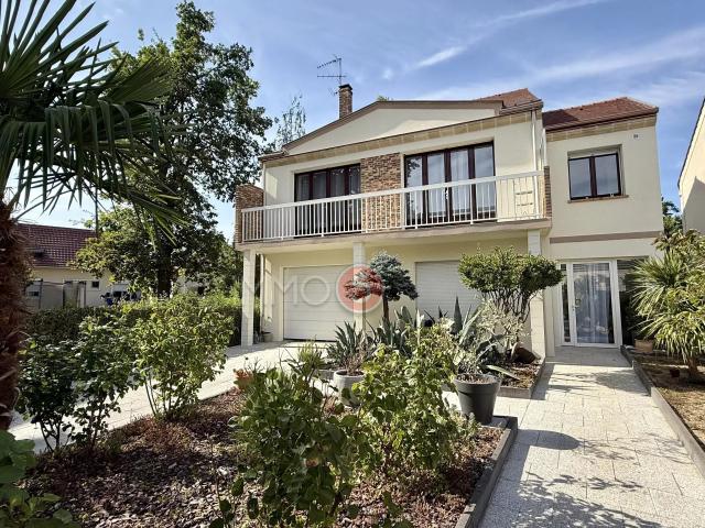 Maison 8 pièces 242 m²