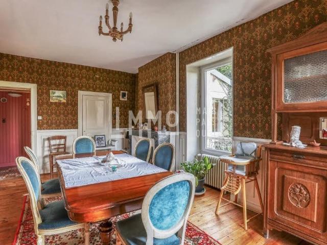 Maison 8 pièces 242 m²