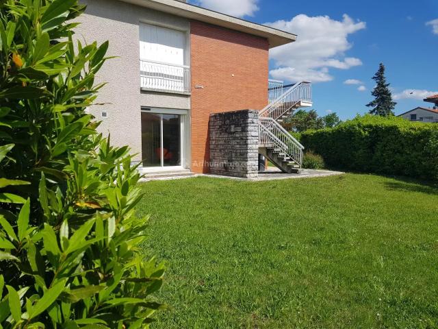 Maison 8 pièces 242 m²