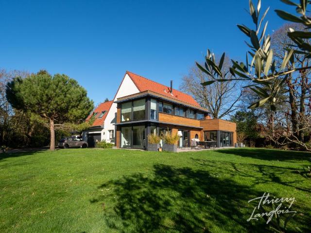Maison 8 pièces 242 m²