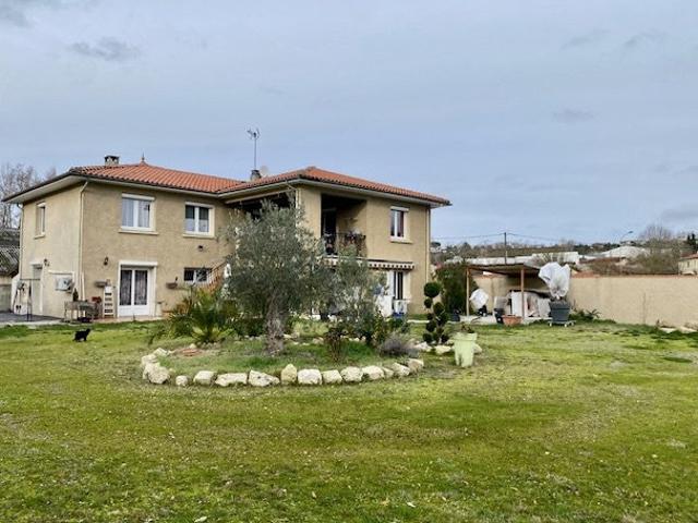 Maison 8 pièces 242 m²