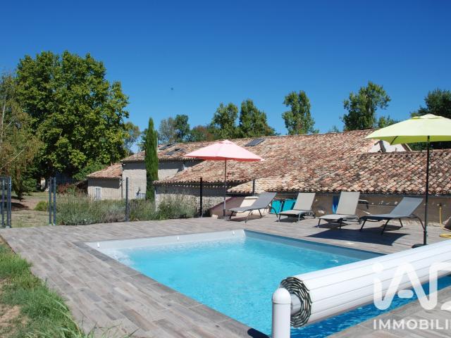 Maison 8 pièces 242 m²