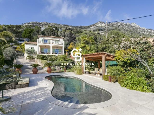 Maison 8 pièces 242 m²