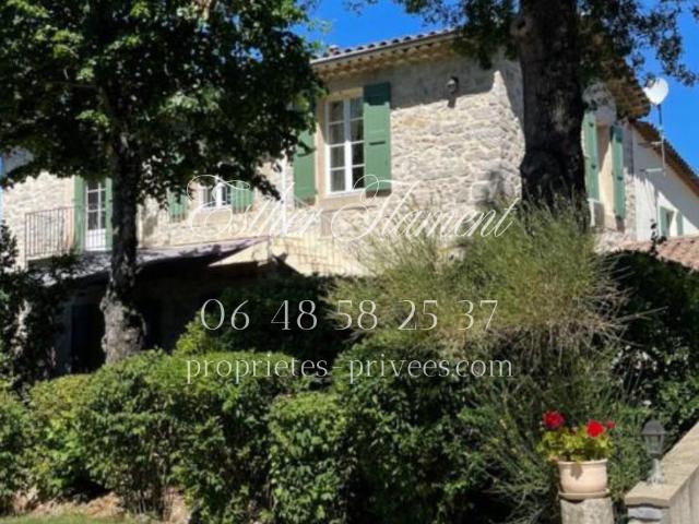 Maison 8 pièces 242 m²