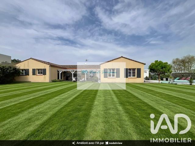 Maison 8 pièces 242 m²