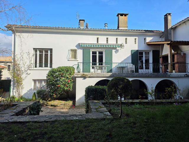 Maison 8 pièces 242 m²