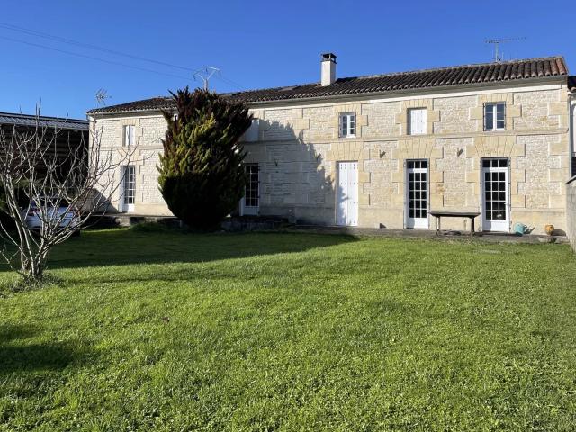 Maison 8 pièces 242 m²