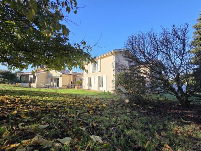 Maison 8 pièces 243 m²