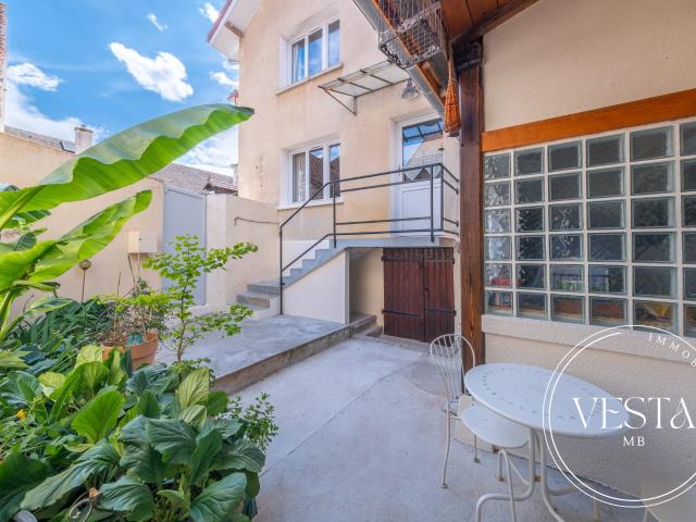 Maison 8 pièces 243 m²
