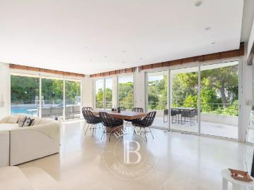 Maison 8 pièces 243 m²