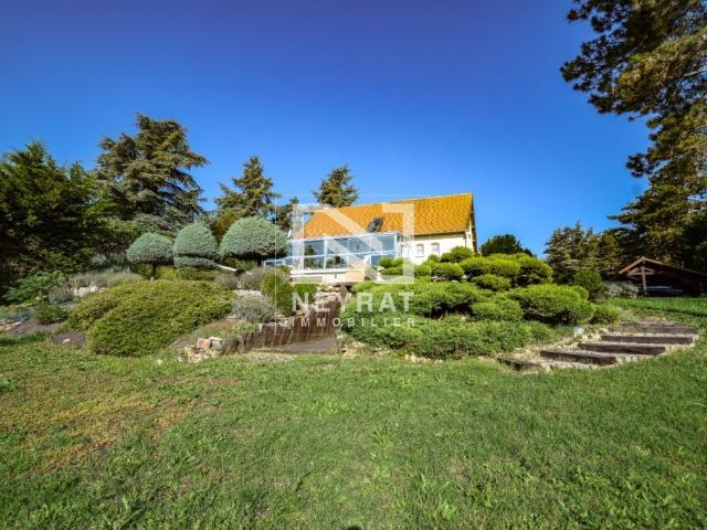 Maison 8 pièces 243 m²