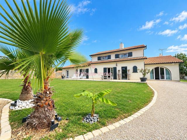 Maison 8 pièces 243 m²