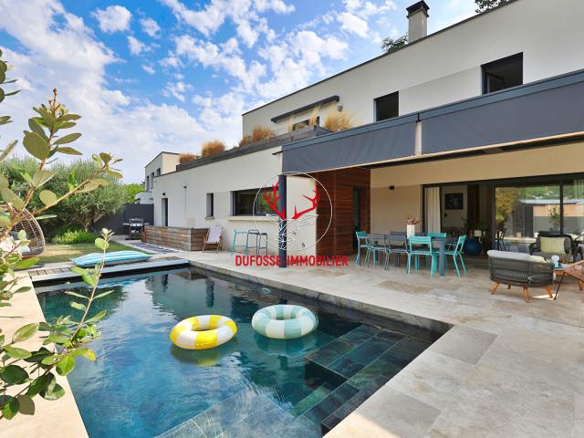 Maison 8 pièces 243 m²