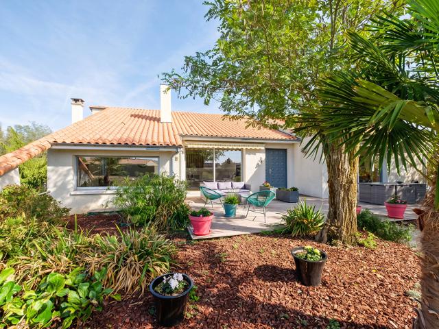 Maison 8 pièces 243 m²