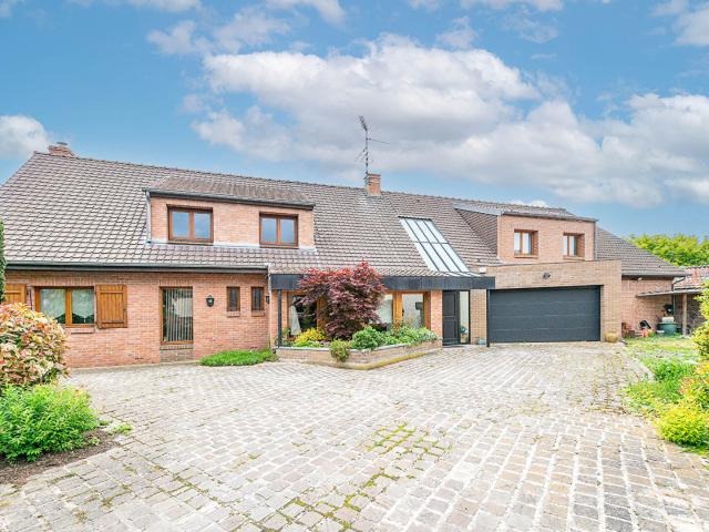 Maison 8 pièces 243 m²