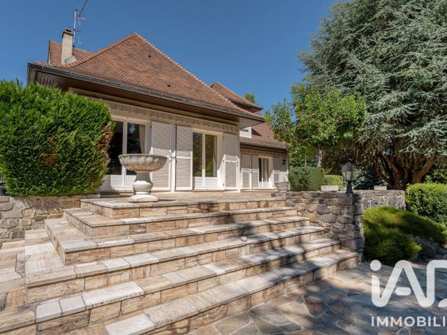Maison 8 pièces 243 m²