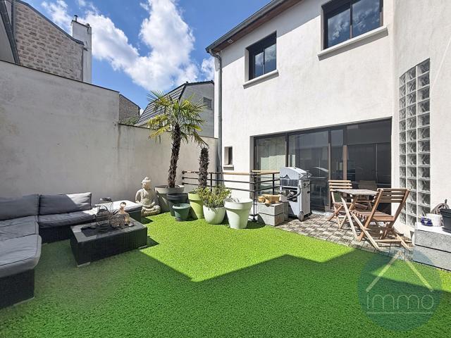 Maison 8 pièces 243 m²