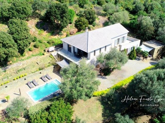 Maison 8 pièces 243 m²
