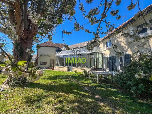 Maison 8 pièces 243 m²