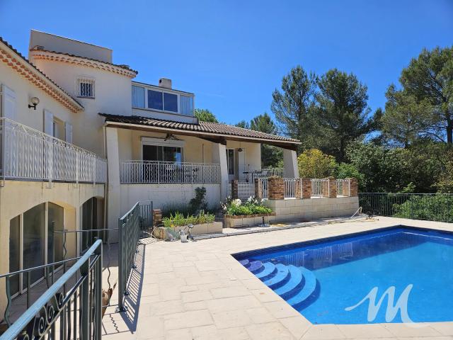 Maison 8 pièces 254 m²