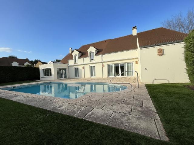 Maison 8 pièces 254 m²