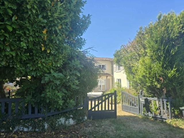 Maison 8 pièces 254 m²