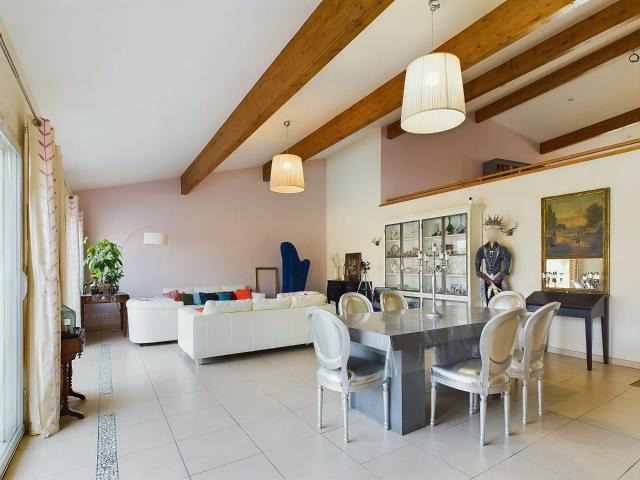 Maison 8 pièces 254 m²