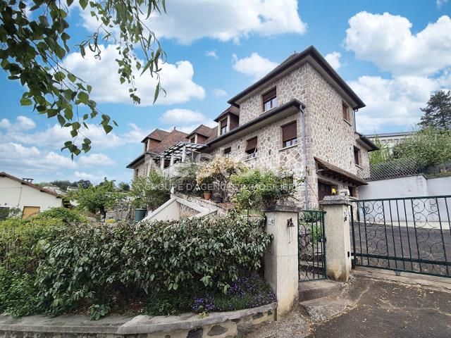 Maison 8 pièces 255 m²