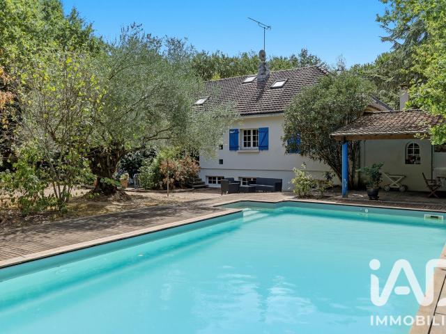Maison 8 pièces 255 m²