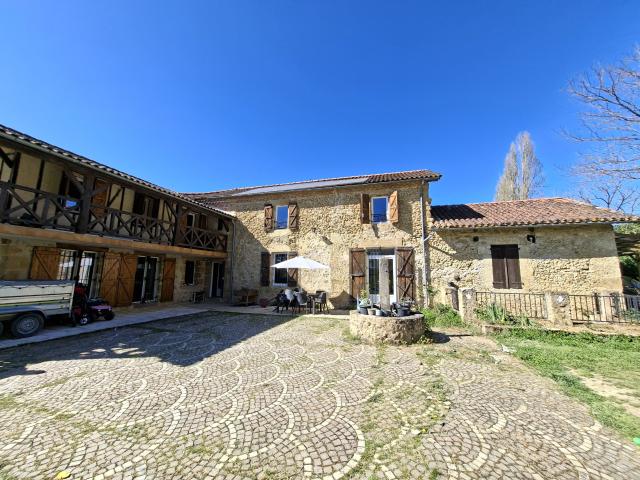 Maison 8 pièces 255 m²