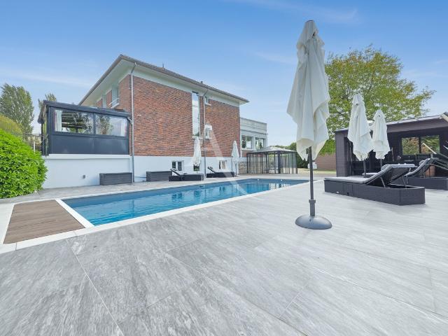 Maison 8 pièces 295 m²