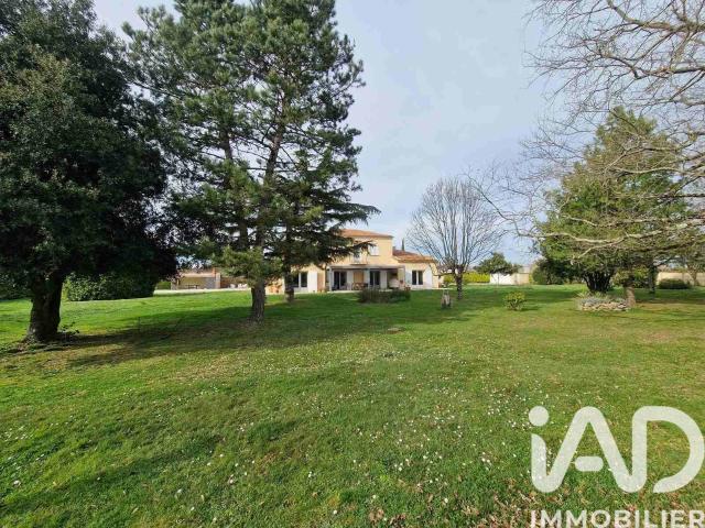 Maison 8 pièces 255 m²