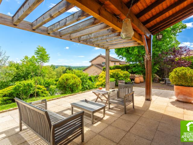 Maison 8 pièces 255 m²