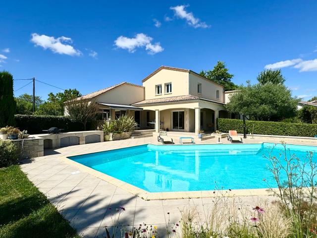 Maison 8 pièces 255 m²