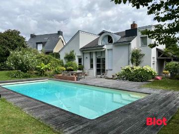 Maison 8 pièces 237 m²